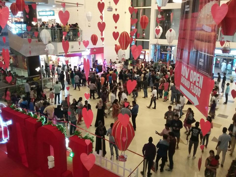 Valentine’s Day concert held at Elements Mall.