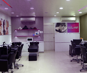 Relax, Rejuvenate or get a make-over at India’s #1 Unisex Beauty Salon – Naturals at Elements Mall